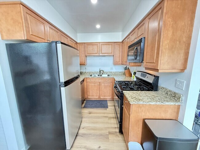Building Photo - 1077 Courtland Dr