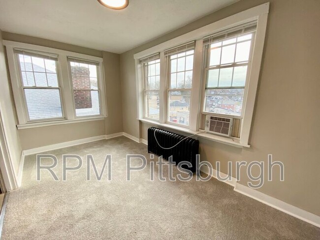 Building Photo - 5733 Phillips Ave