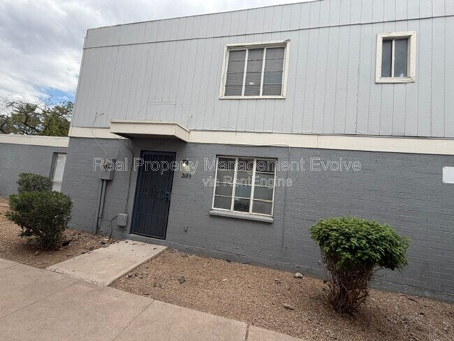 Building Photo - 2689 W Ocotillo Rd