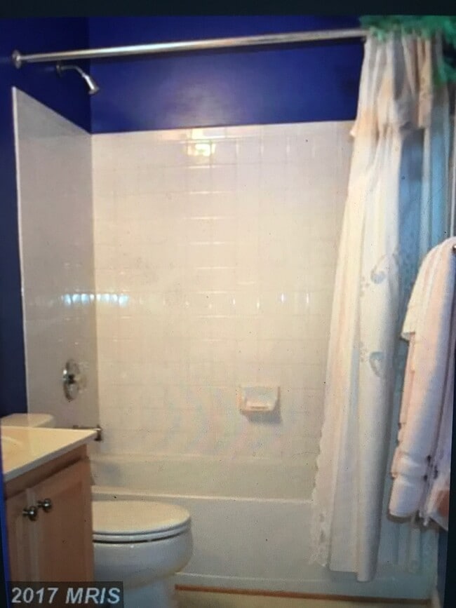 Building Photo - 205 Tilden Way