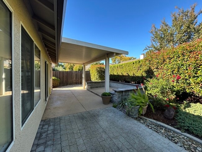 Building Photo - 248 Summer Grove Cir