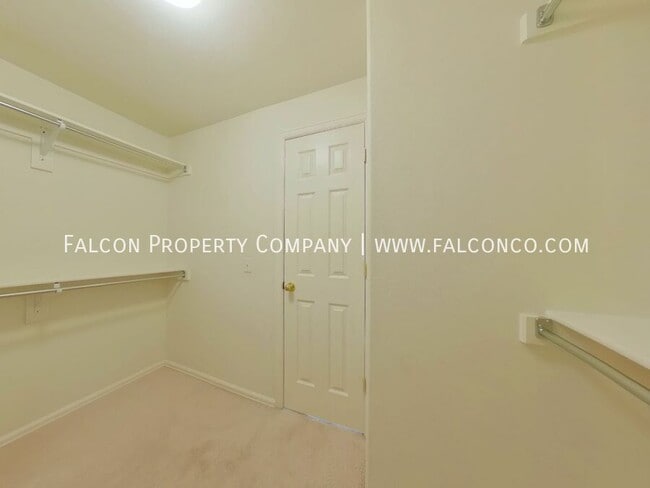 Building Photo - 6536 Graymont Dr