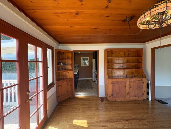 Building Photo - Views! Enchanting 2+1 Artists Retreat Nestled in Tujunga Hillsides