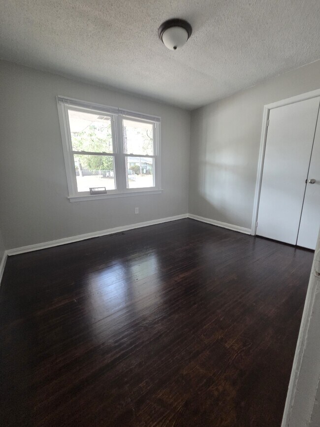 Building Photo - 2573 Dover St