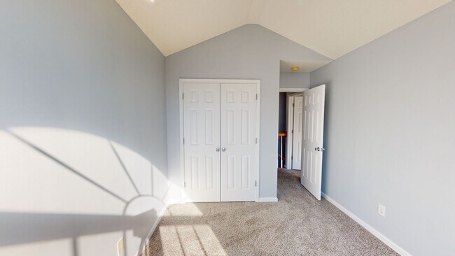 Building Photo - Spacious home near Fort Bragg, Schools, & Shopping!