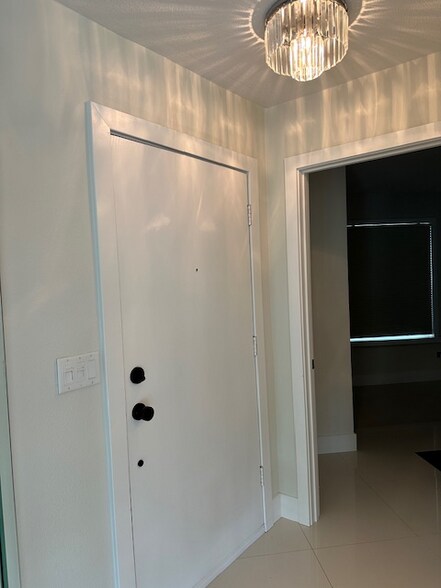 Building Photo - 1048 Calle Del Cerro