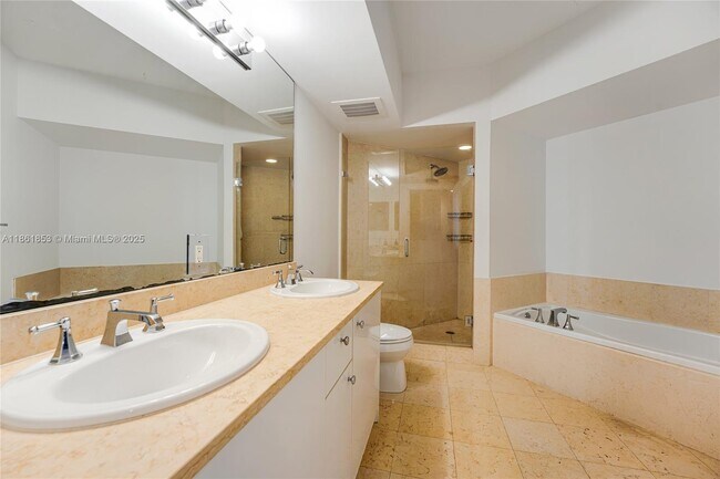 Building Photo - 19900 E Country Club Dr