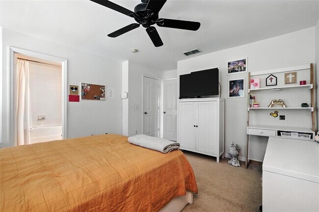 Building Photo - 742 Centervale Dr