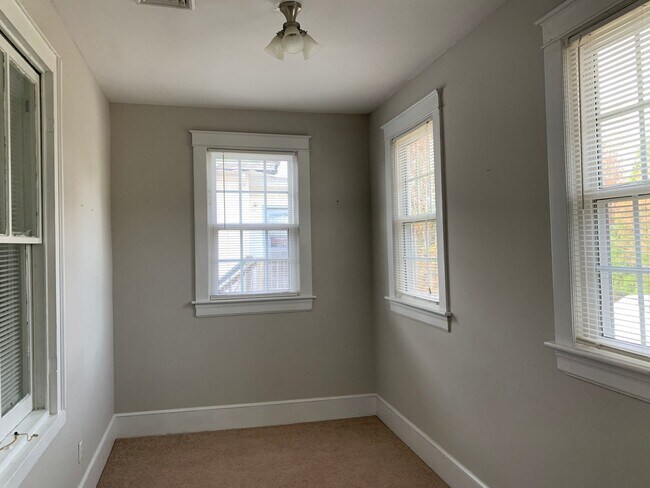 Building Photo - 106 Yeardley Ave