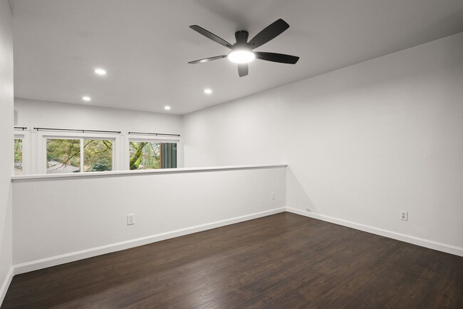 Building Photo - 3 Bed/ 2.5 bath Tanglewood Condo