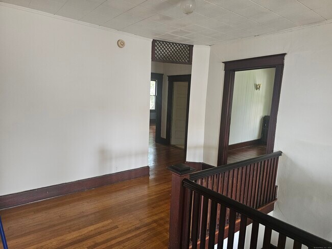 Building Photo - 32 Latham St