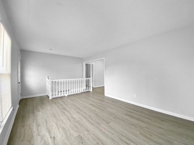 Building Photo - Beautiful 3 Bed 2.5 Bath Ranch Home with Garage in Raytown, MO