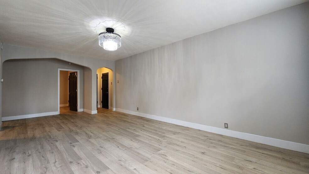 Building Photo - 6616 Alamo Ave