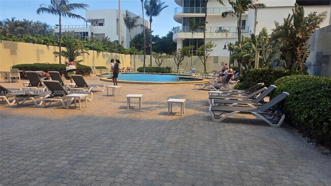 Building Photo - 4001 S Ocean Dr