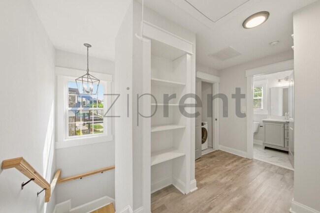 Building Photo - 413A Cecil St