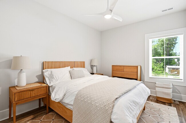 Building Photo - 117 Seagate Pl