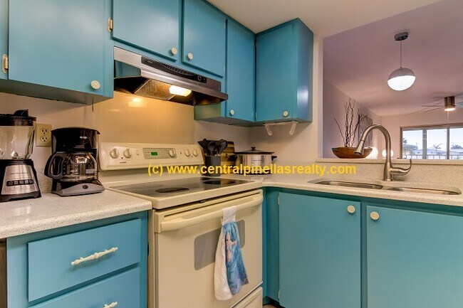 Building Photo - 175 116th Ave