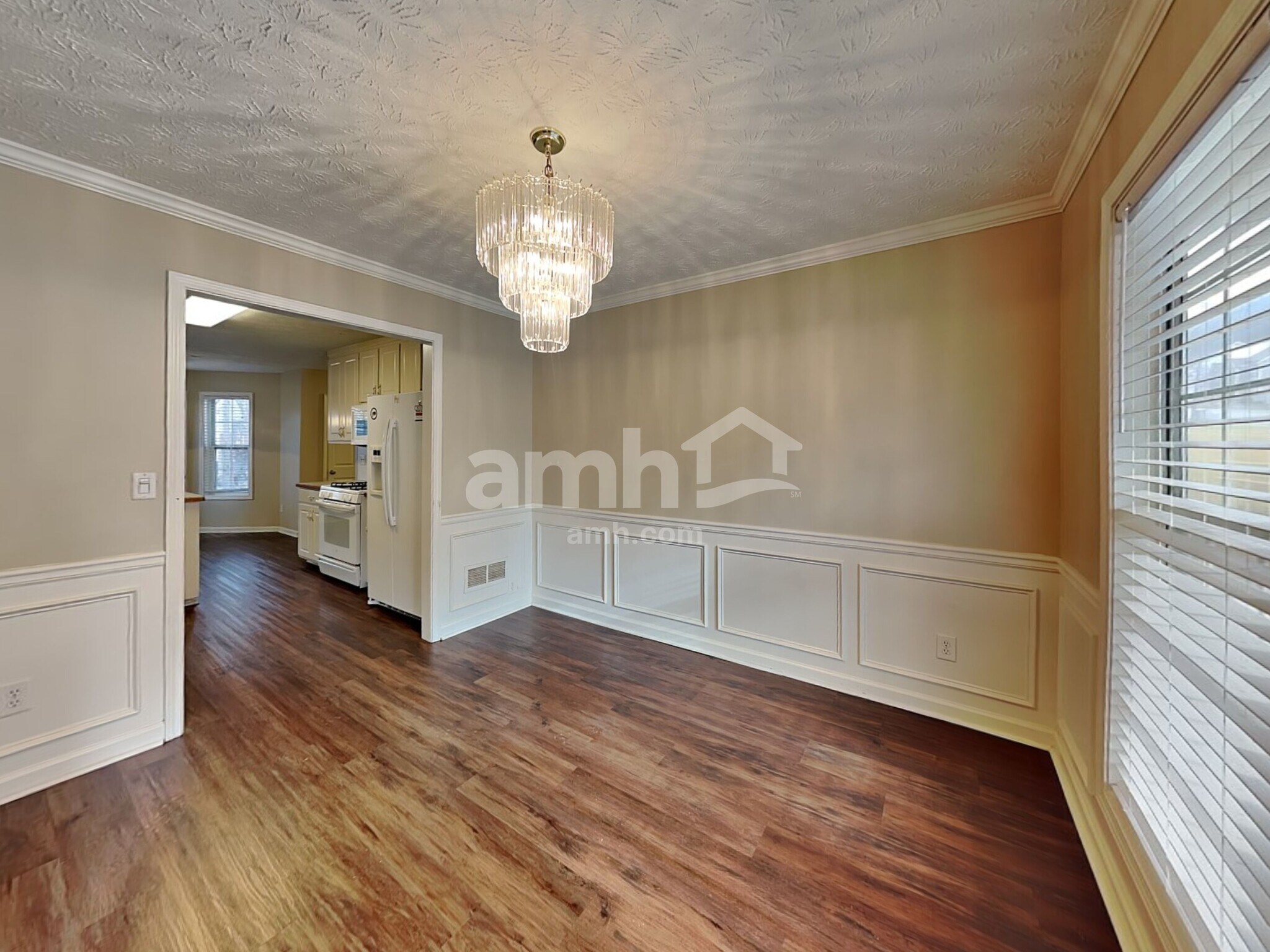 Building Photo - 682 Simon Park Cir