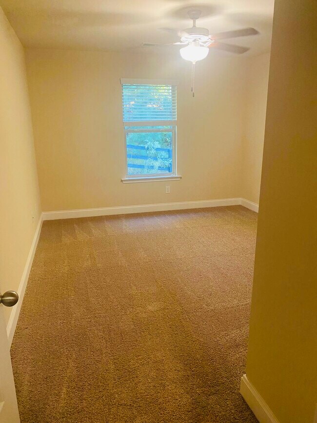 Building Photo - 5985 Arbor Knoll Plz