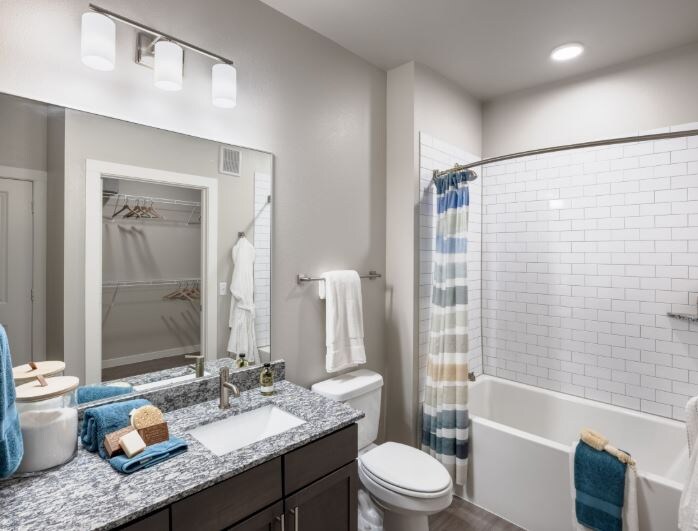 Building Photo - 4255 Magnolia Vlg Dr