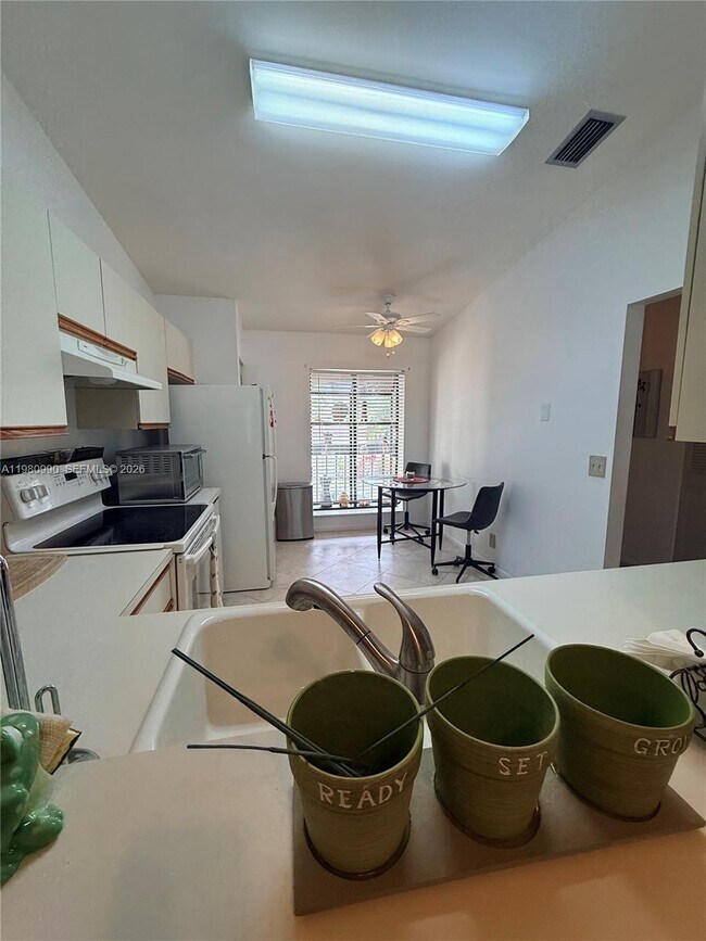 Building Photo - 3310 Perimeter Dr