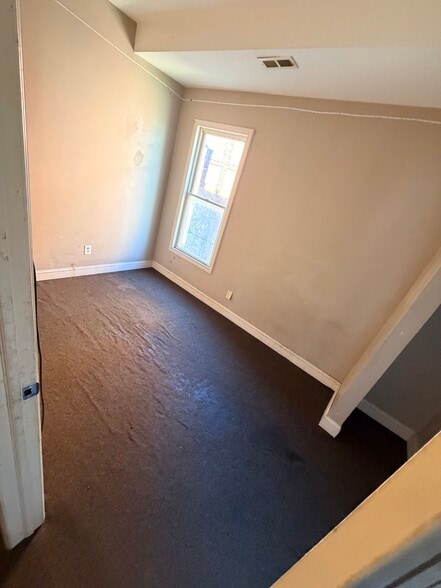 Bedroom 3 - 51 Seyms St