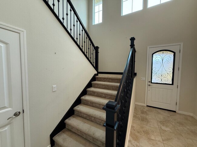 Building Photo - 2021 built two story in Oakdale!