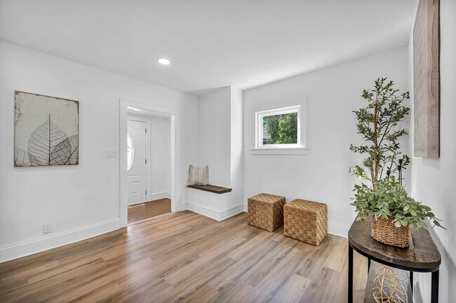 Building Photo - 2128 Hampstead Rd