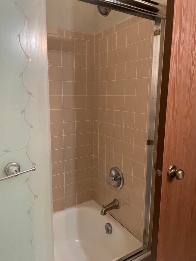 Building Photo - 7230 Creekview Dr