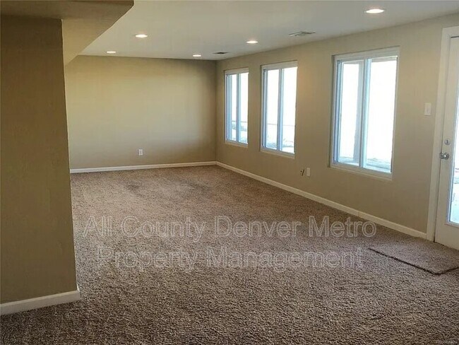 Building Photo - 1660 S Deframe Ct
