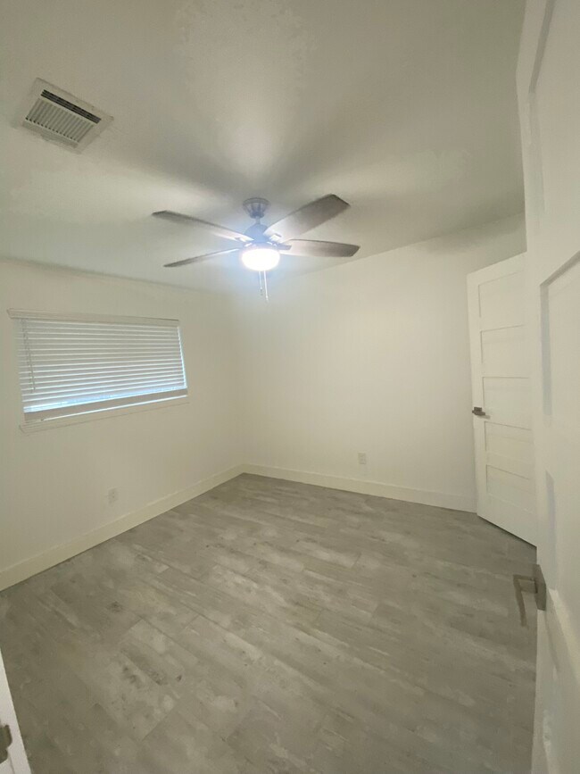 Building Photo - 4831 Wickview Ln