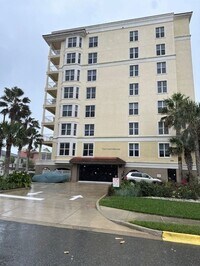 Building Photo - Fabulous Ocean Views!