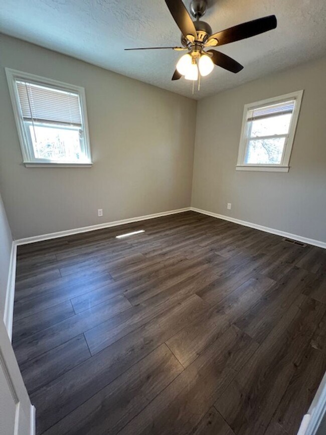 Building Photo - 3 Bedroom, 1.5 Bath Home in Dearing