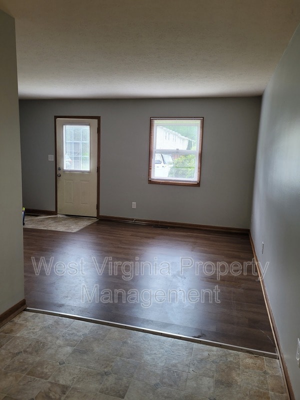 Building Photo - 156 Cardinal Wy