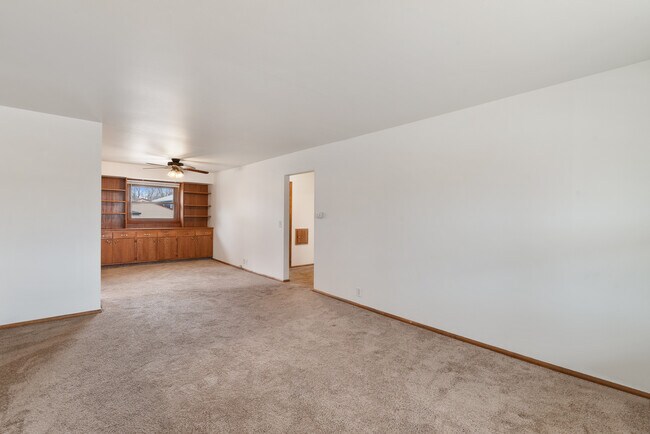 Building Photo - 3622 S 77th St