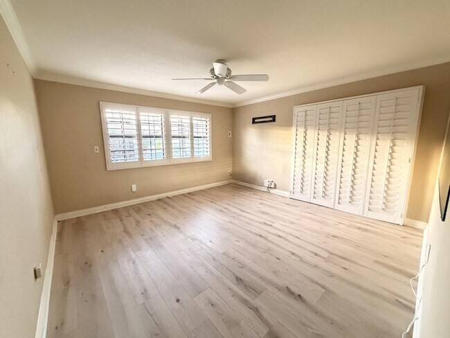Building Photo - 39196 Sweetwater Dr