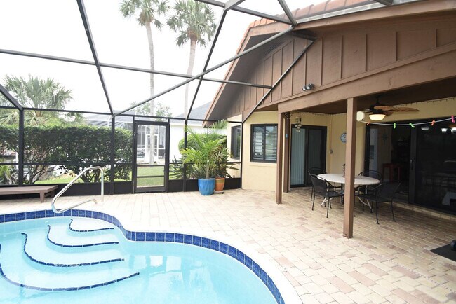 Building Photo - 3 Cherokee Ct W