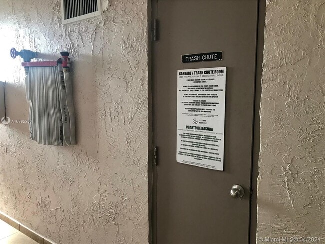 Building Photo - 16465 NE 22nd Ave