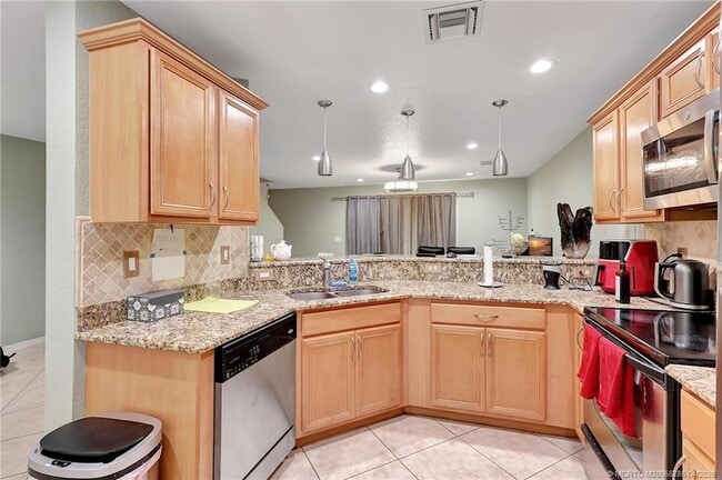 Building Photo - 2778 SE Birmingham Dr