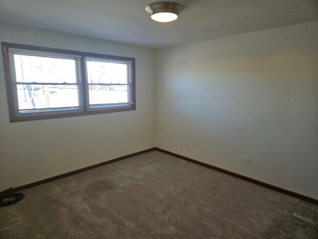 Building Photo - 7356 W Addison St