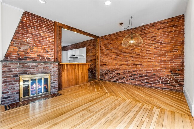 Building Photo - 5 Fairbanks St