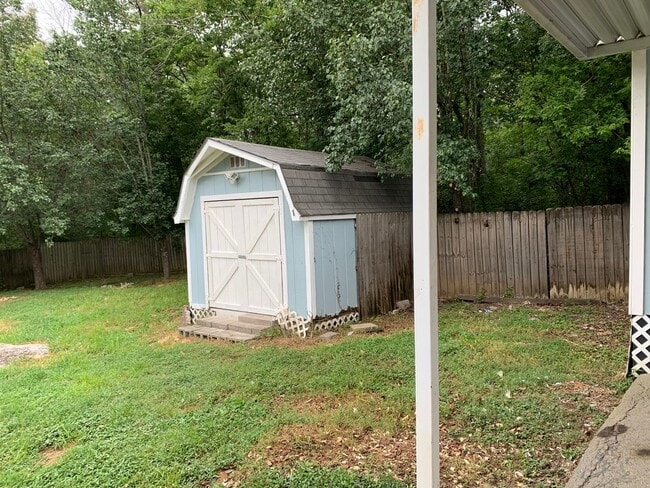Building Photo - Mount Juliet three bedroom two bath in the...