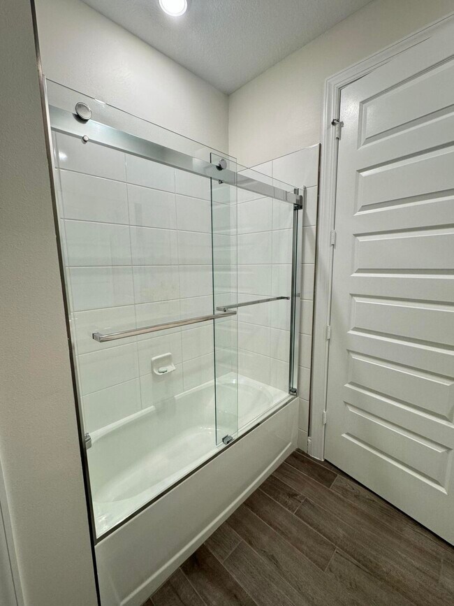 Building Photo - 8643 Dahlia Cir