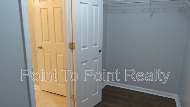 Building Photo - 1823 Sunchase Ct