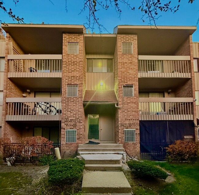 Building Photo - 1498 E Ports O Call Dr