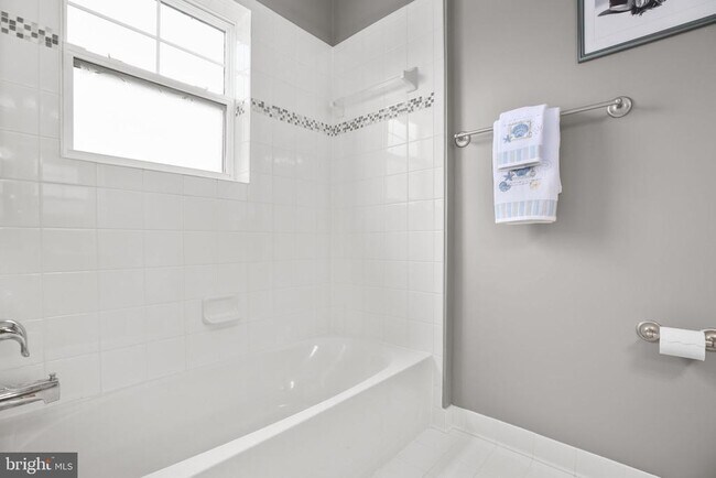 Building Photo - 568 Marina Landing Ln