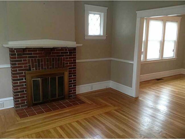 Building Photo - 140 Olney Ave