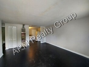 Building Photo - Updated two bedroom off Colonial Drive - 50% off first month