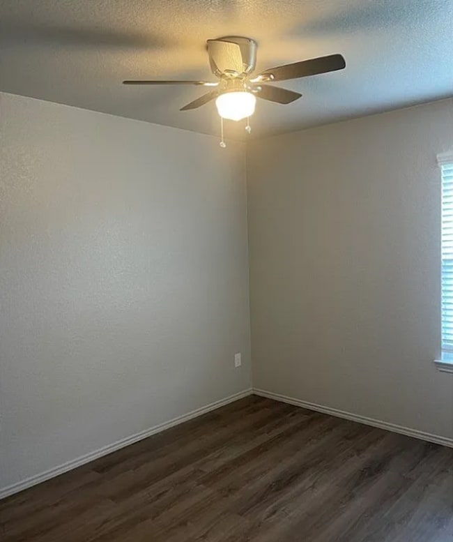 Building Photo - 613 Lost Trl