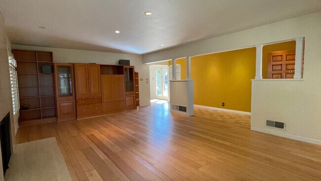 Building Photo - 2962 Gibbons Dr